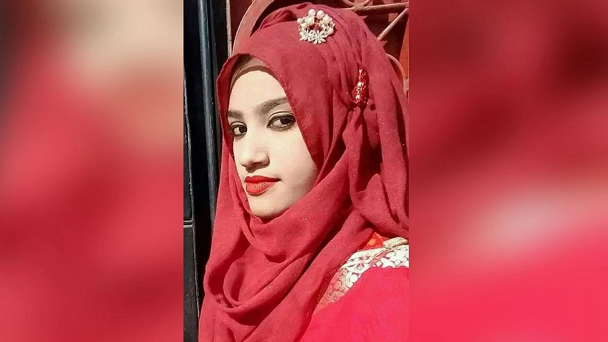  ফেনীর আলোচিত নুসরাত হত্যার নতুন রায় : ২ জনের মৃত্যুদণ্ড বহাল, খালাস ১০ জনের  