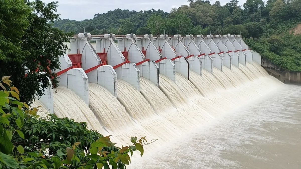 কাপ্তাই হ্রদের পানি দ্রুত বাড়ছে, ৩ ফুট খোলা হয়েছে ১৬ জলকপাট