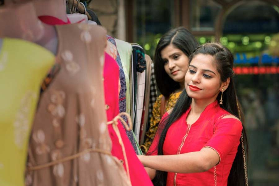 দুর্গাপূজায় শপিংমল-মার্কেট খোলা থাকবে রাত ১০টা পর্যন্ত 