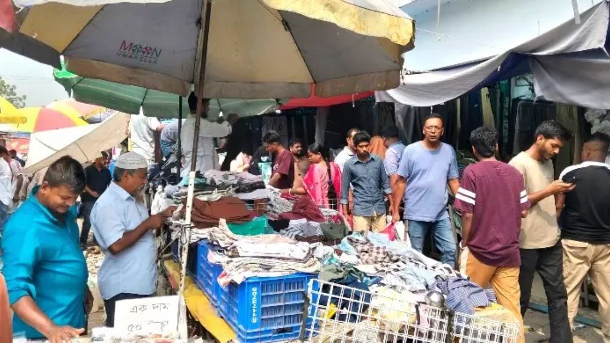নিউমার্কেটে কেনাকাটার ধুম