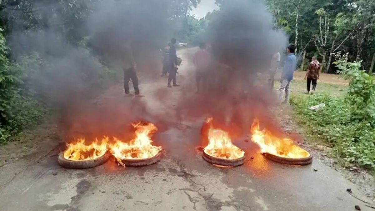 সাজেকে অনির্দিষ্টকালের অবরোধ, চরম ভোগান্তিতে পর্যটকরা