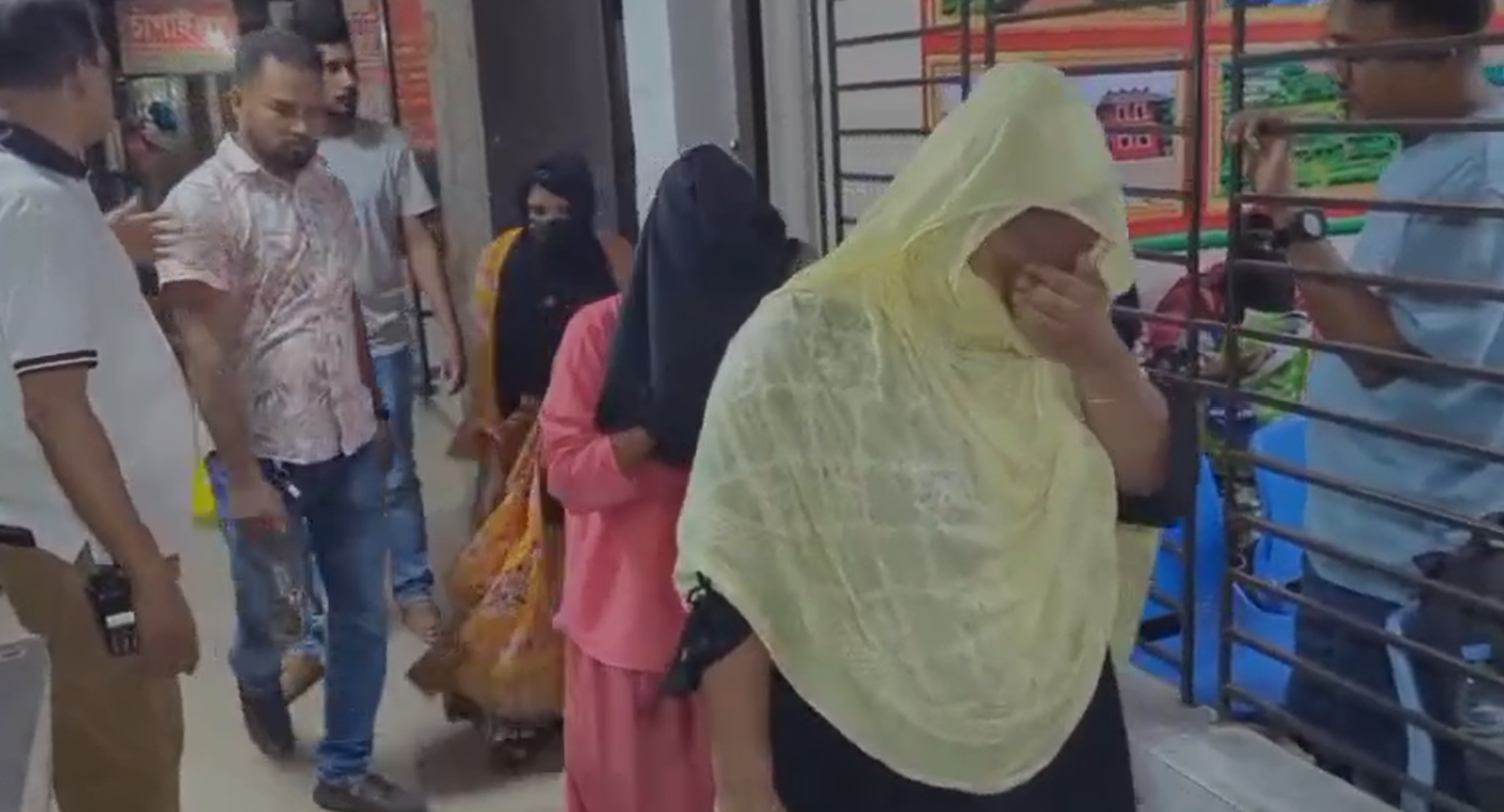 গাজীপুরে আবাসিক হোটেলে অভিযান, ৩৬ যুবক-যুবতী আটক