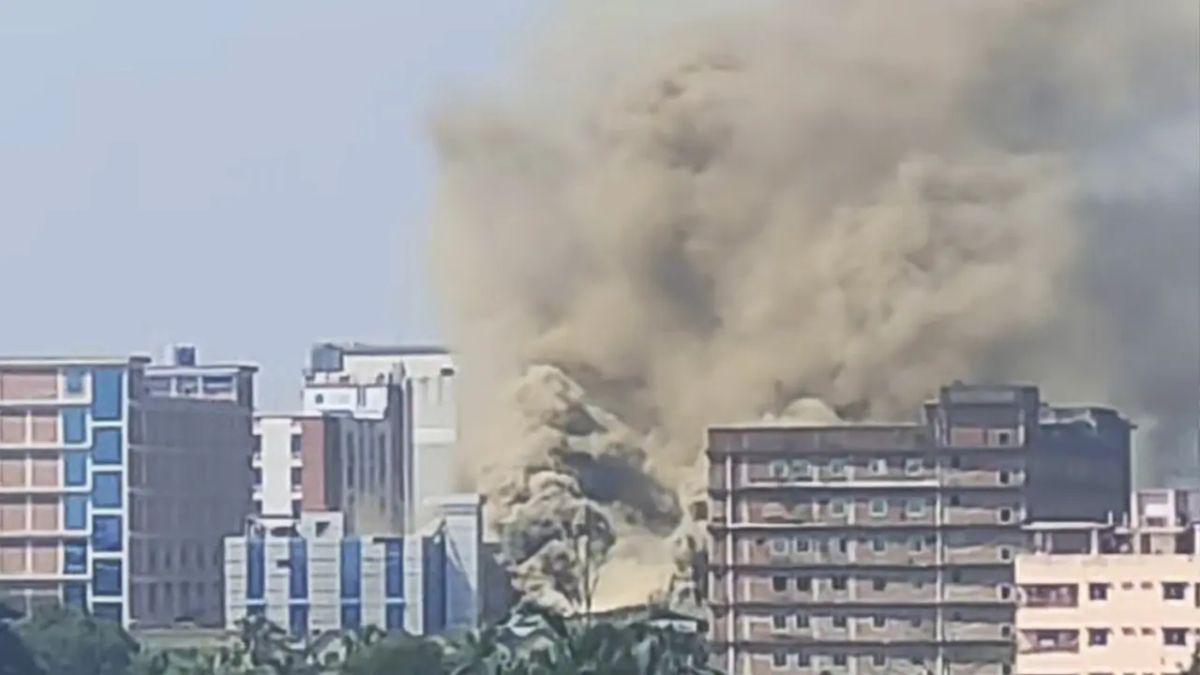 টঙ্গীতে ওষুধ কারখানায় ভয়াবহ আগুন, নিয়ন্ত্রণে ১৪ ইউনিট