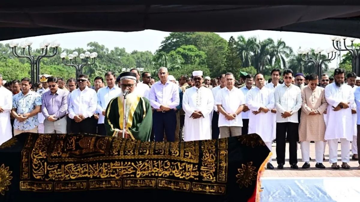 সালাহউদ্দিন আহমেদের প্রথম জানাজা অনুষ্ঠিত, দাফন জুরাইনে