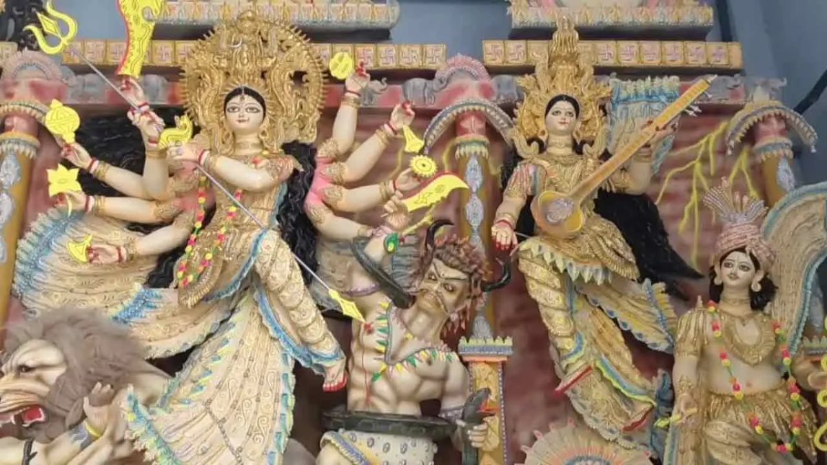 মহাষষ্ঠীর মধ্য দিয়ে শুরু শারদীয় দুর্গোৎসব