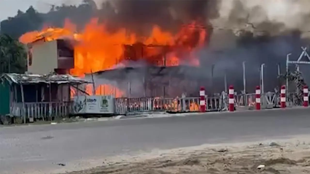 উখিয়ায় লাইসেন্সহীন রিসোর্টে আগুন, শিশুসহ নিহত ১০