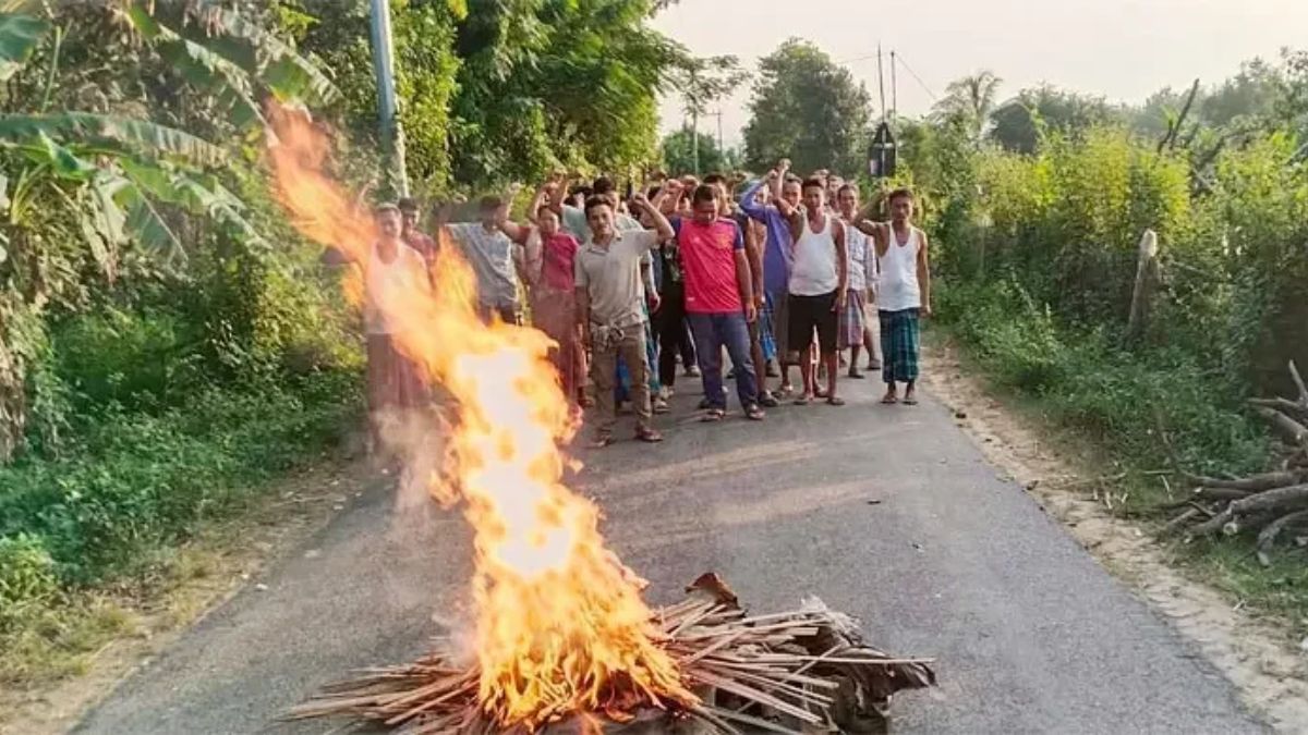 খাগড়াছড়িতে অর্ধদিবস সড়ক অবরোধ, দূরপাল্লার যান চলাচল বন্ধ