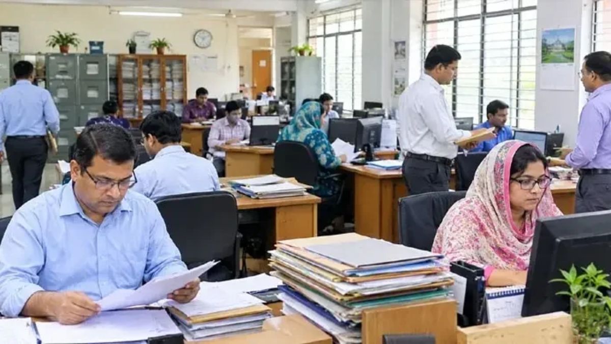 দুর্গাপূজার টানা ৫ দিনের ছুটি শেষে খুলল অফিস-ব্যাংক