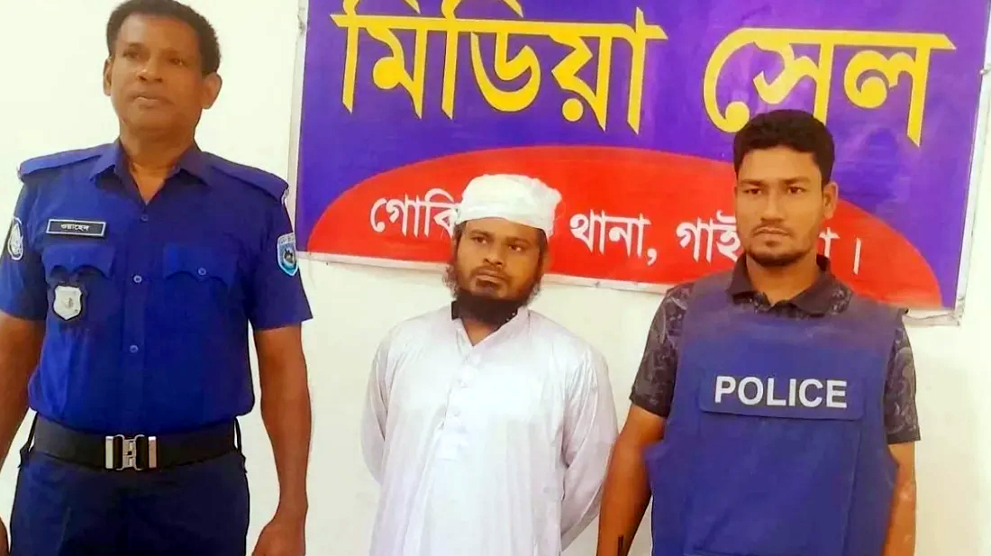 শিক্ষার্থীর মায়ের অশ্লীল ভিডিও ছড়িয়ে দেওয়ার হুমকি, মাদ্রাসাশিক্ষক গ্রেফতার