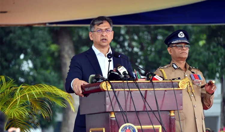 থানায় সেবা নিতে আসা সাধারণ মানুষ যেন কোনো ধরনের হয়রানির শিকার না হয়: স্বরাষ্ট্রমন্ত্রী