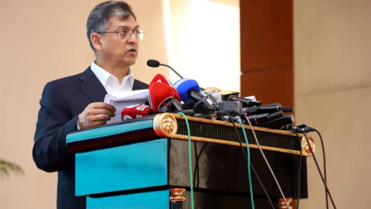 দায়িত্বে অবহেলা ও ফ্যাসিবাদীদের সহায়তা করলে কঠোর ব্যবস্থা : স্বরাষ্ট্রমন্ত্রী